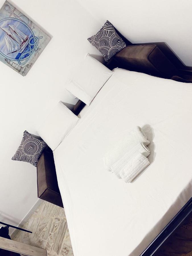 Dimora Di Giada Apartment Brindisi Bagian luar foto